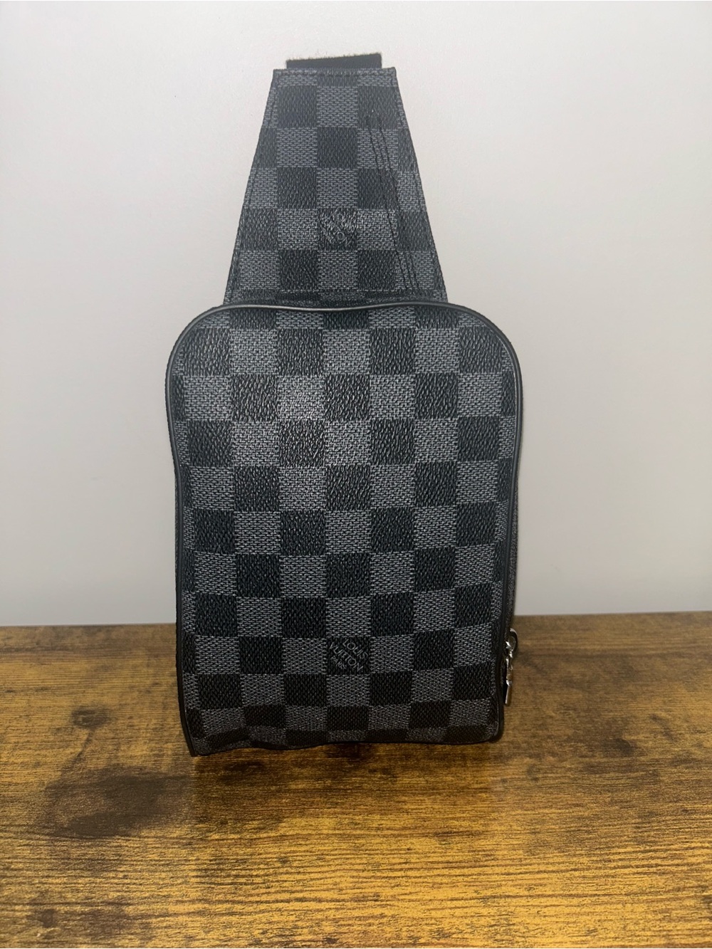Louis Vuitton Avenue Sling-bag in Damier Graphite Canvas